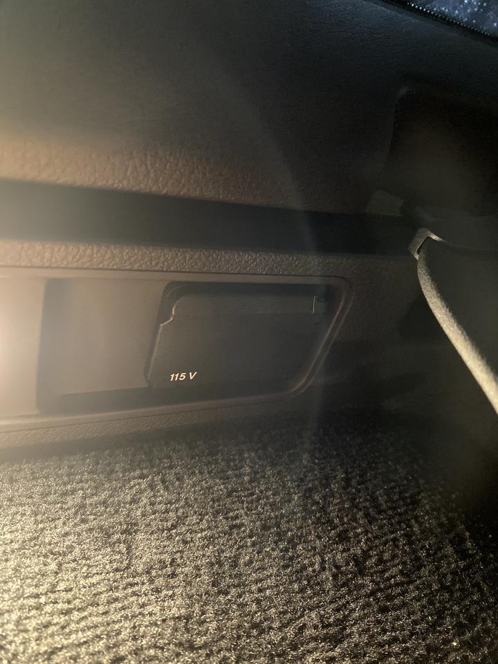 奔驰g级美版的G550后备箱电影请问有什么搭配的转接头吗？