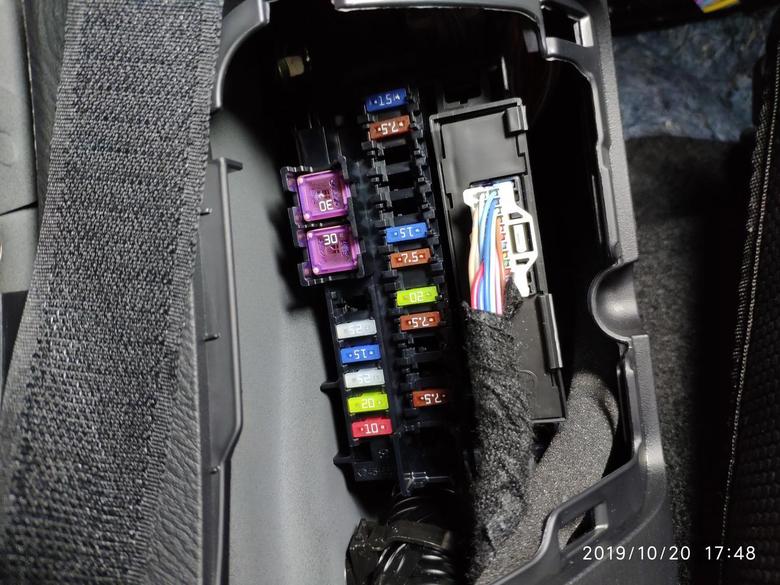 马自达cx5 自己买了行车记录仪带停车监控的那种，记录仪有三根线，ACC,B+,和负极线，打开保险盒不知道怎么接，有自己接过的吗？求指教！