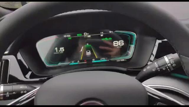 宋plus此视频是提车回来在高速使用ACC自适应巡航，定速120，前方有车接近两百米主动减速，自动跟车或提速