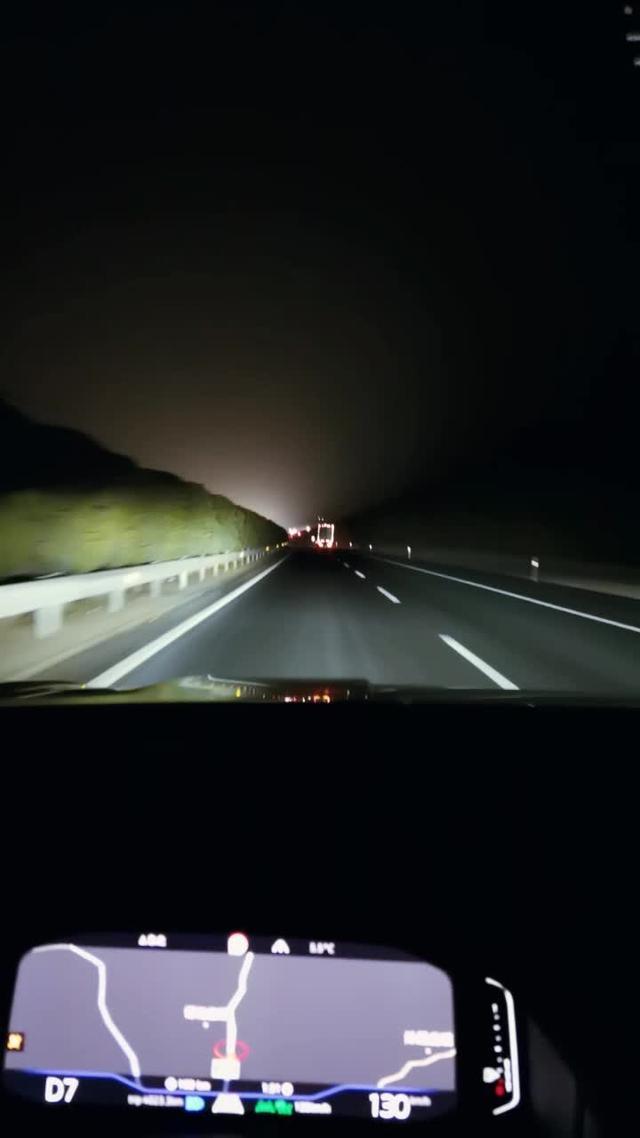 途昂x高速路实测报告：刚跑了三百公里夜路，有“自动矩阵大灯+车道保持+自适应巡航”加持，轻松惬意！