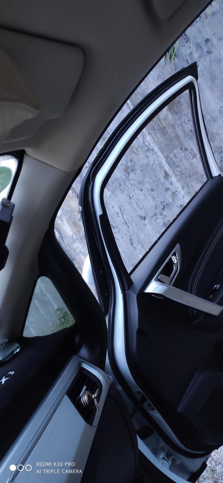 请问，2019款吉利远景X3手动精英版汽车后门有没有预留喇叭线？我想加装两个喇叭
