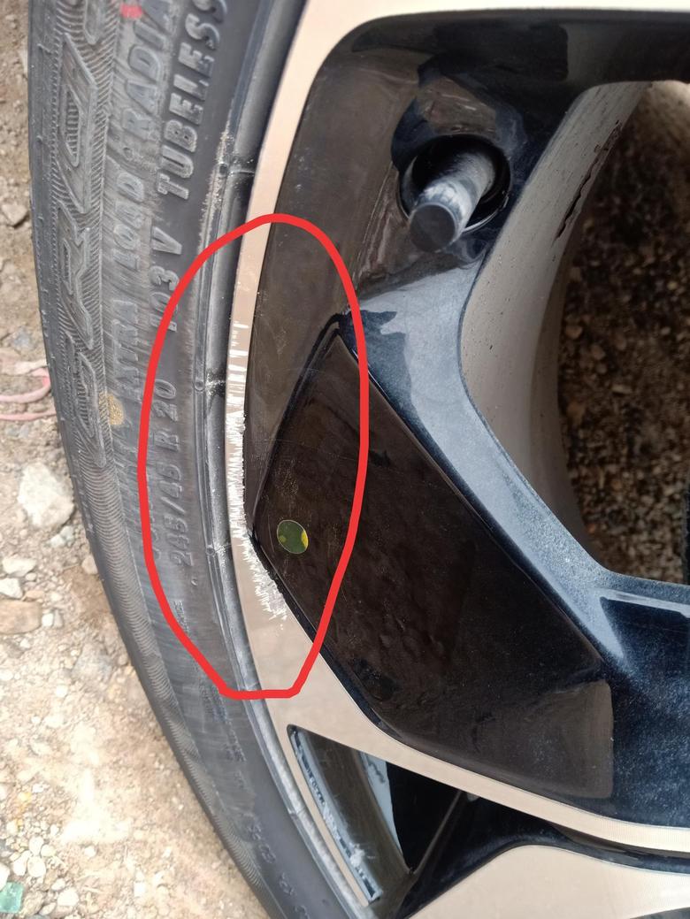 宋plus万能的车友圈，轮子被刮到，这样能修复吗？