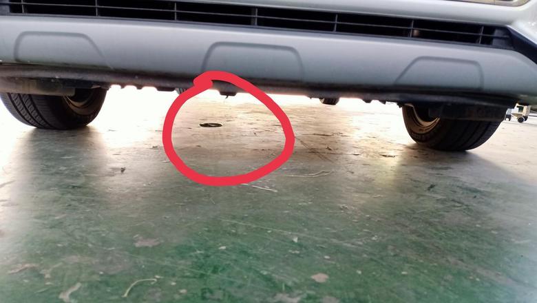 yaris l 致炫 致炫X，停车后前部中间偏左点位置滴好多水，这水是什么水？