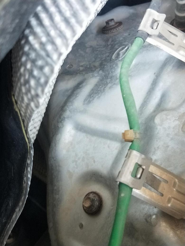 马自达cx4 一年不到的车变速箱上面的螺丝生锈挺厉害正常吗