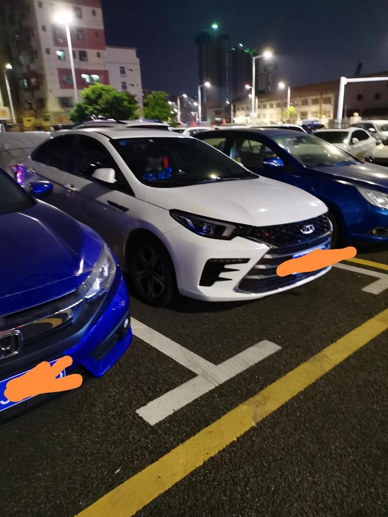 艾瑞泽5 plus买了那么久终于在同一个停车场看到同款车了?