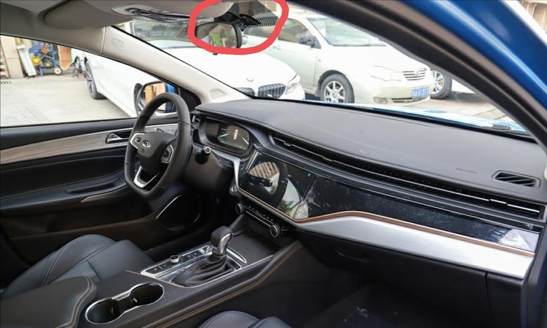 艾瑞泽5 plus前挡玻璃后视镜区域黑色斑点是做什么用的？粘贴式的行车记录仪建不建议放置该位置？