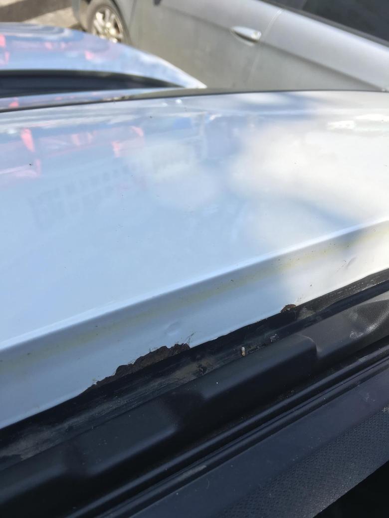 马自达cx4 18款品味升级版19年1月上的牌用车一年半前几天打开天窗发现生锈
