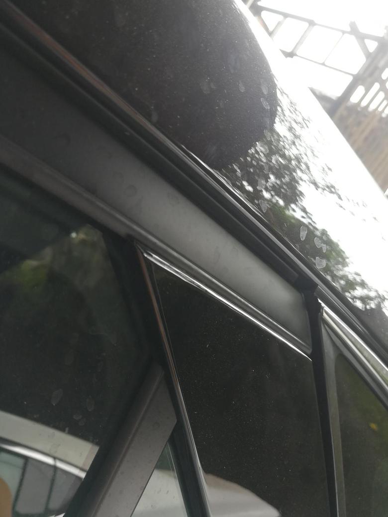 马自达cx4 有提车发现这种情况的吗？后车窗门闭合缝隙很大，不平整