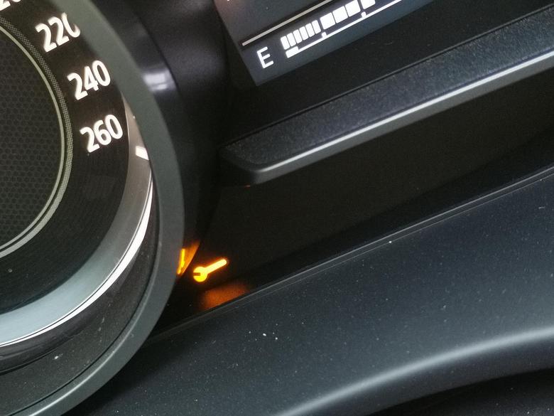 马自达cx4 保养灯亮了，买车三年多，一直定期更换机油，这次亮灯，需要保养什么？必须要保养的是什么？目前5万2千公里。