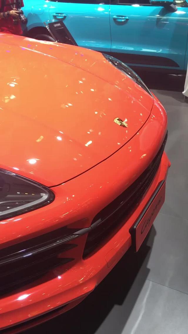 cayenne这台车比普通卡宴贵10多万，熔岩橙的颜色非常好看