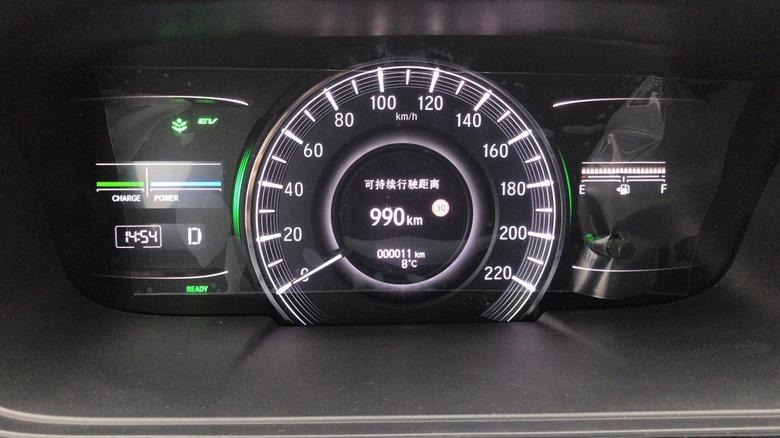 艾力绅 终于提车了，加满油仪表显示990，真的能跑那多远吗