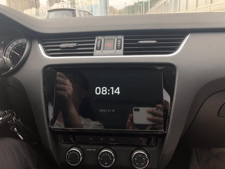 19款明锐旅行车斑马屏只显示黑屏时间是怎么回事，重复多次点火还是黑屏？这个斑马屏如何重启？