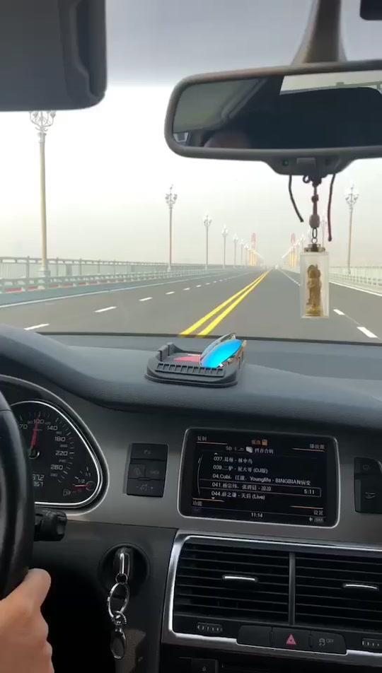奥迪q7提前体验修建后的长江大桥，爽！????????