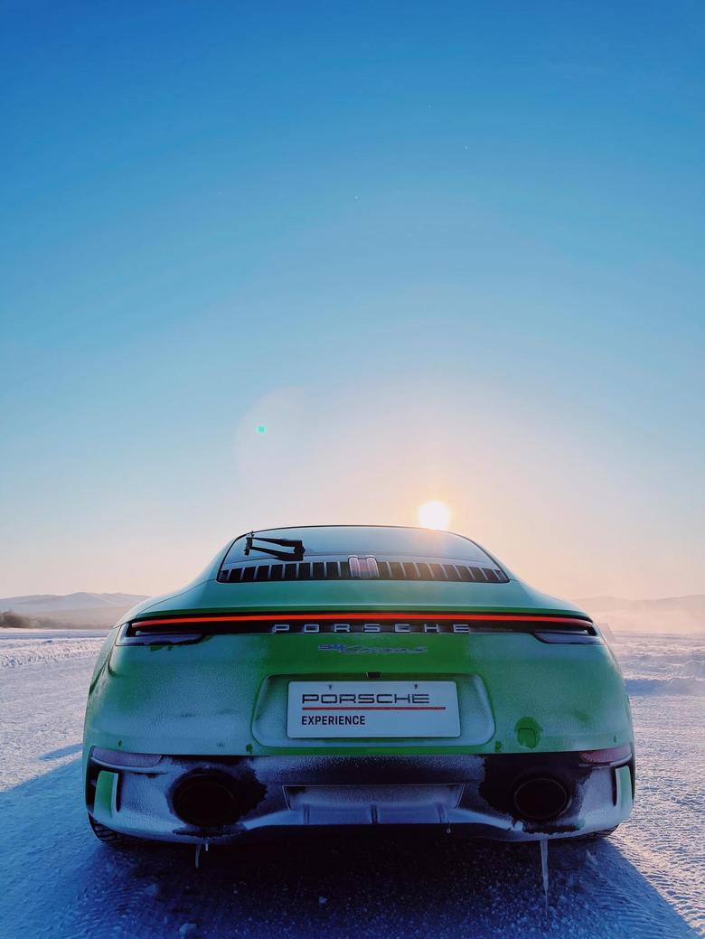 保时捷911内蒙古，牙克石，天寒地冻之际，广袤冰封的云龙湖面，便是领略纯粹驾驶乐趣，感受保时捷性能跑车的冰上乐园。#保时捷凌驾风雪2021#992#718#GT3RS
