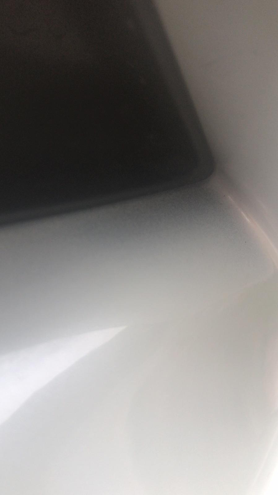 沃尔沃XC90新车前保险杠油漆问题，底漆都没盖住，车友们觉得正常吗？