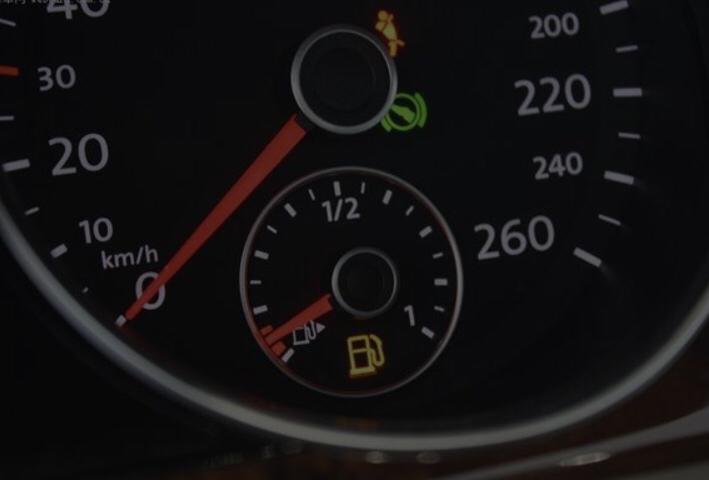 长安cs75 太堵车了，这箱油刚跑了三百公里，油表报警灯就亮了，我的长安大CS75的饭量越来越大了