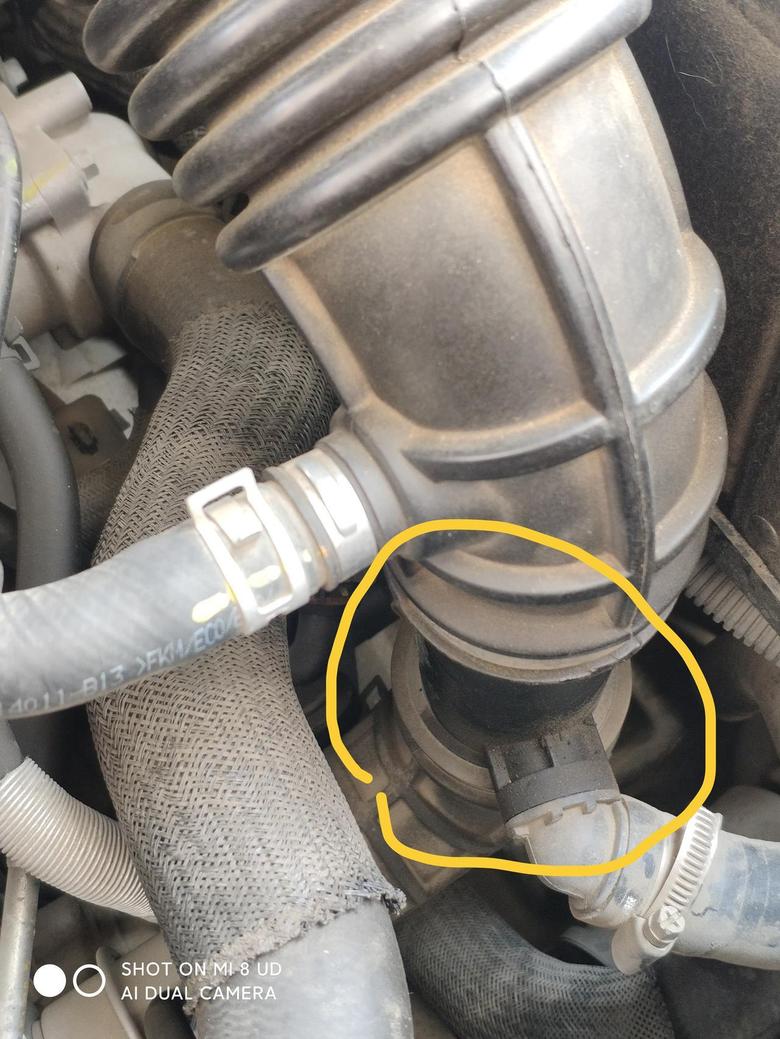 长安cs75 请问车友们通往空气滤芯这个管道渗油是什么问题，会影响行驶安全吗