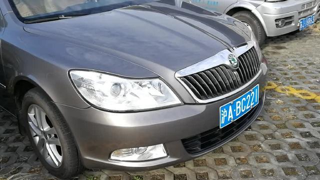 明锐 这款上海大众斯柯达，和宝马汽车比较相似！满大气的！