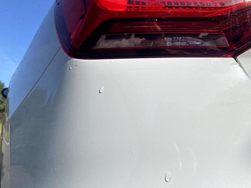 奥迪q2l 才买的一个月的车。洗车。发现后面尾灯起水雾了。这是进水了吗。这正常吗？