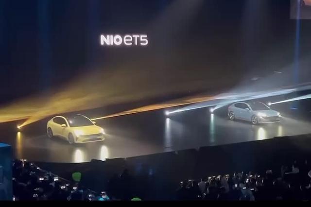 蔚来et5 #NIODay2021#上的et5纯美展示，不得不说的是，蔚来在国产车里的设计感确实是最好的
