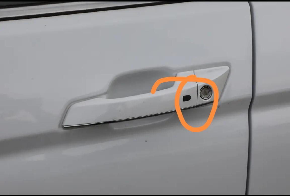 长安cs75 75车门门把手圈里的那个黑色按钮按下去解不开锁钥匙在手里拿着是是什么原因？是遥控器电池没电了吗？还是其他原因？？？