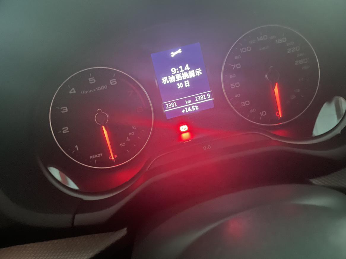 奥迪q2l 5月28提的车，才开了两千多公里今天显示快要换机油的，我啥也不懂我要不要过了30天再去啊？