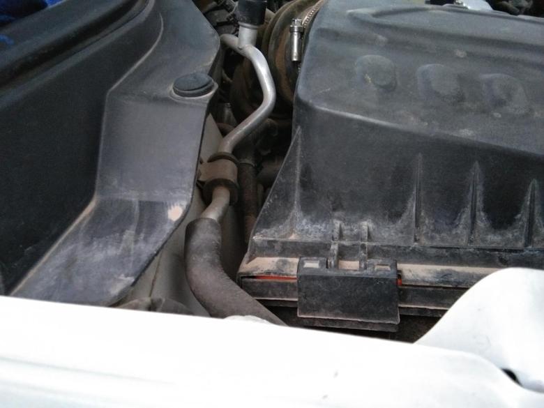 科沃兹自己换的空气滤芯，装好之后有点缝隙，但是把原装的安回去之后发现也有缝隙和新装的差不多，正常吗？影响发动机吗？
