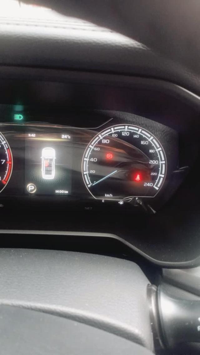 远景x6 车朋们这个加油提灯示闪烁了，车子还能跑多少公里？