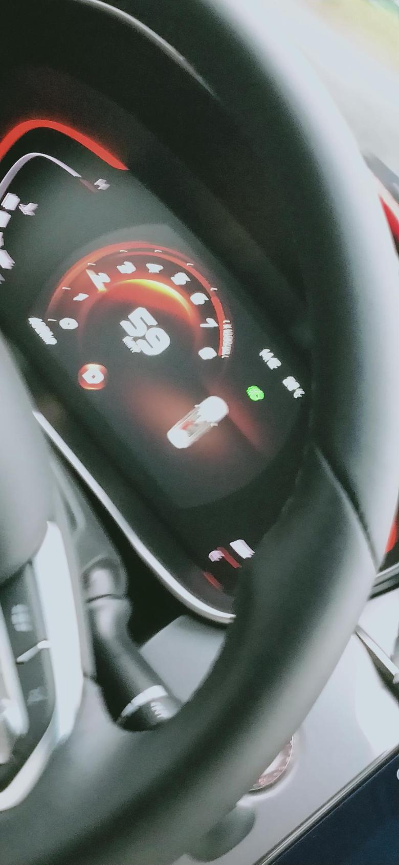 缤瑞 仪表盘上出现一个汽车标志，左后排座出现红色标示，是什么意思