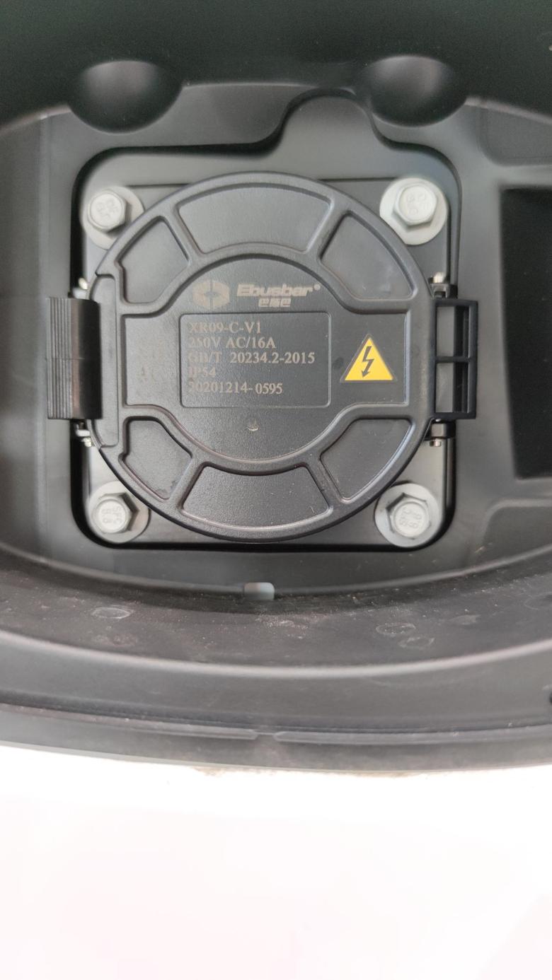 欧拉黑猫的充电口能在国网7kw，32A的充电桩上充电吗？欧拉黑猫的充电口如下