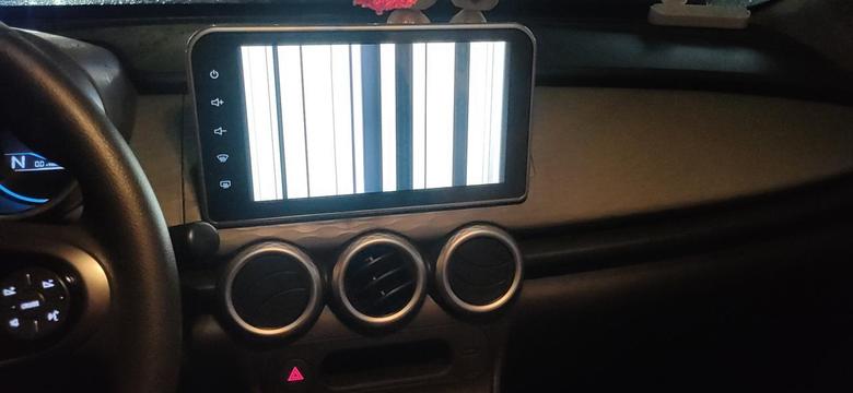 欧拉黑猫车友们，你们的车中控显视屏会这样吗，是什么问题。