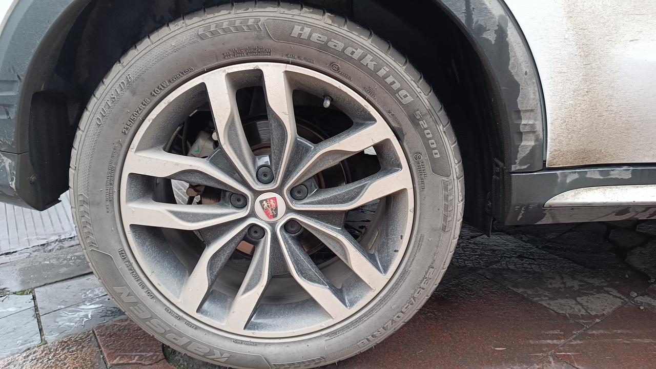 荣威RX5 请问一下各位大佬，这是什么品牌的轮胎？懂行的朋友帮我解答一下！！！上网查到HEADKing，是北欧维京的一个