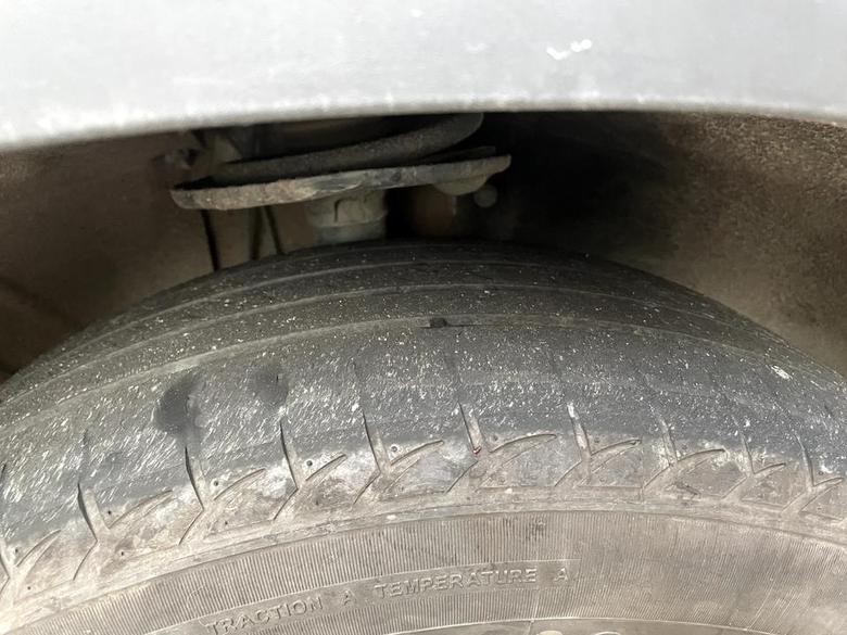 宋pro2年28000公里路，轮胎就磨平快裂了，车友们也这样吗？