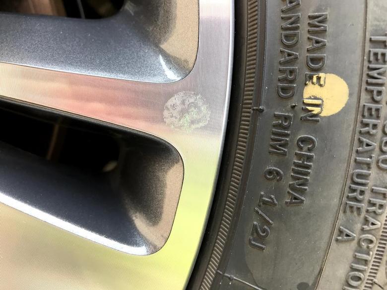 缤瑞 汽车轮毂上面有一个纸圆点有什么用，洗车洗掉了有什么影响，会影响更换轮胎吗？