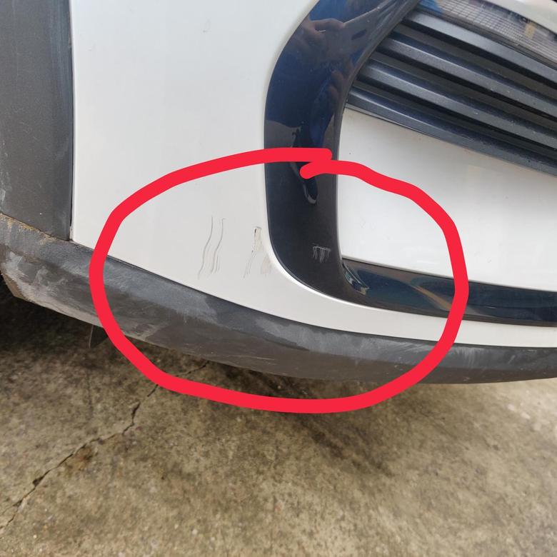 宋pro今天开车分心，蹭到了路边的水泥板，这个该如何修复呢？