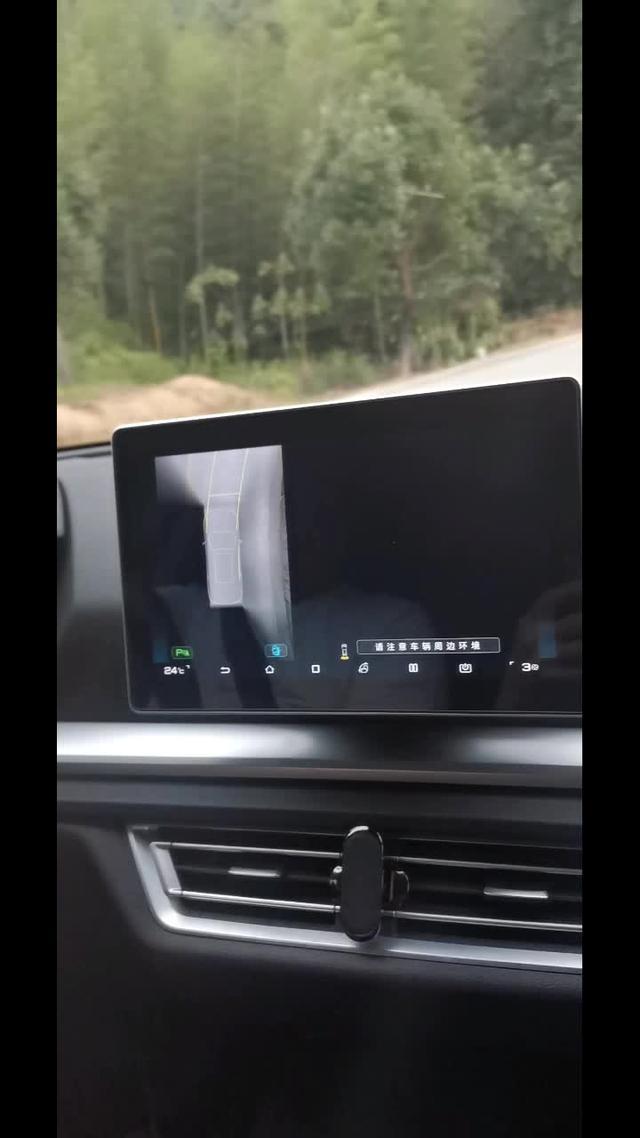 宋Pro2019款车6月份的车经过没信号的地方360影像左边摄像头和后背箱摄像头没有信号黑屏。
