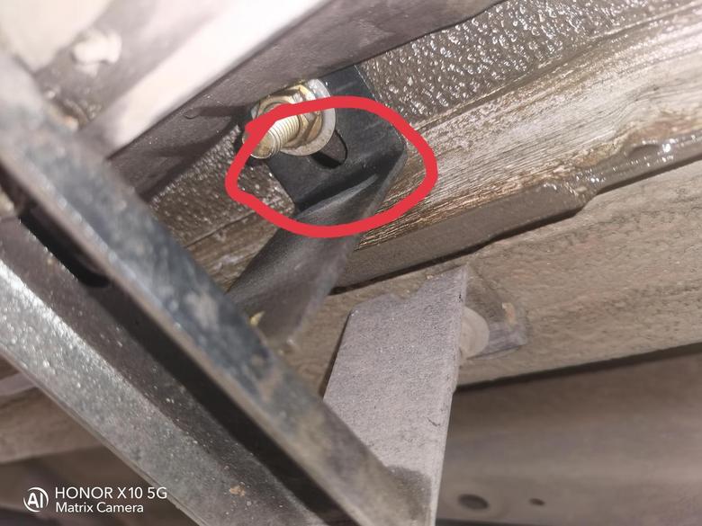 比亚迪2019款宋pro安装踏板后踏板支架和底盘连接处有缝隙时间久了底盘会生锈吗？