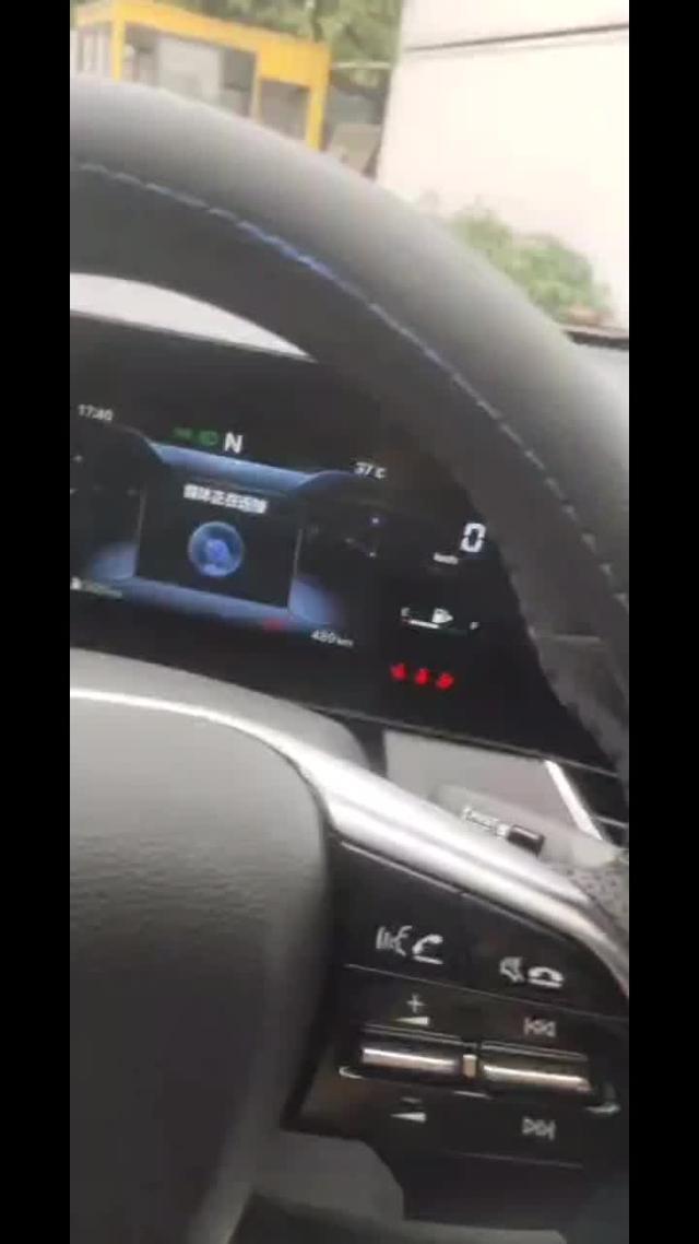 奔腾b70 在浙江嘉兴，众鹏4s买的车，刚好一个月，屏幕坏了20天，这让消费者如何舒服