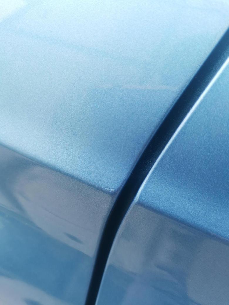 刚11.8万落地价提的哈弗初恋蓝色，油漆有点问题，开了两百多公里油耗显示12个，销售的车子可以在外面有资质的修理厂保养，不影响保修，大家说是不是真的。