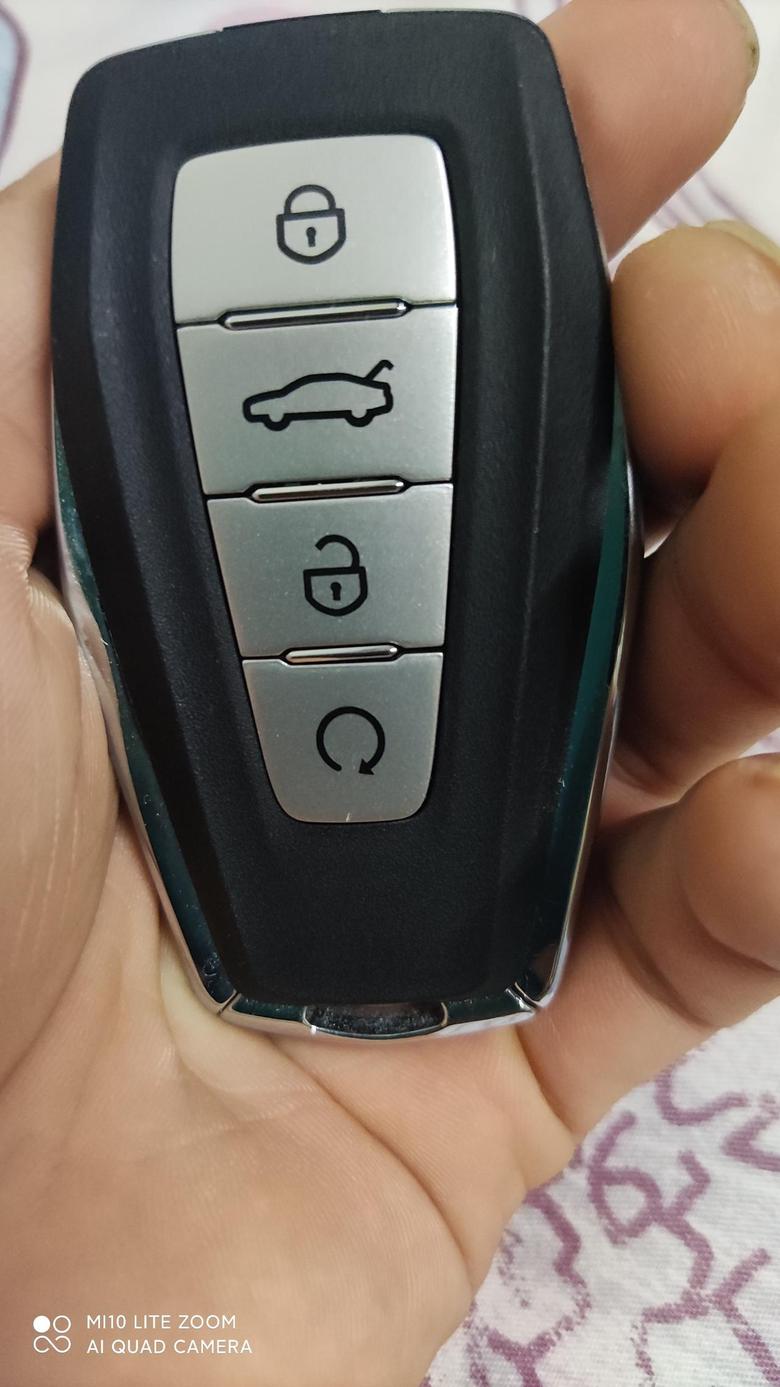 博瑞各位车友这个解锁键下面那个按钮是做什么功能用的