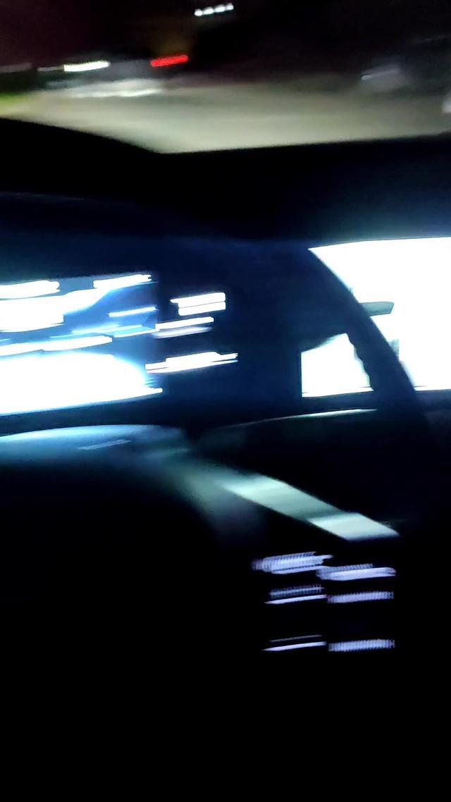 奔腾b70 一打火就显示倒车影像还关不掉行车时一直显示360影像还是卡的有知道什么情况的吗？
