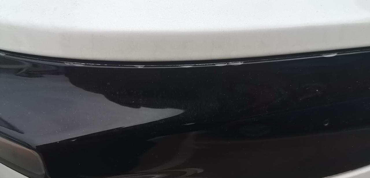 宝骏rs3 我九月份购买的新宝骏RS3的后转向车灯上面有这些白点，请问怎么回事？开车到4儿子店找售后，到现在沒有回复。