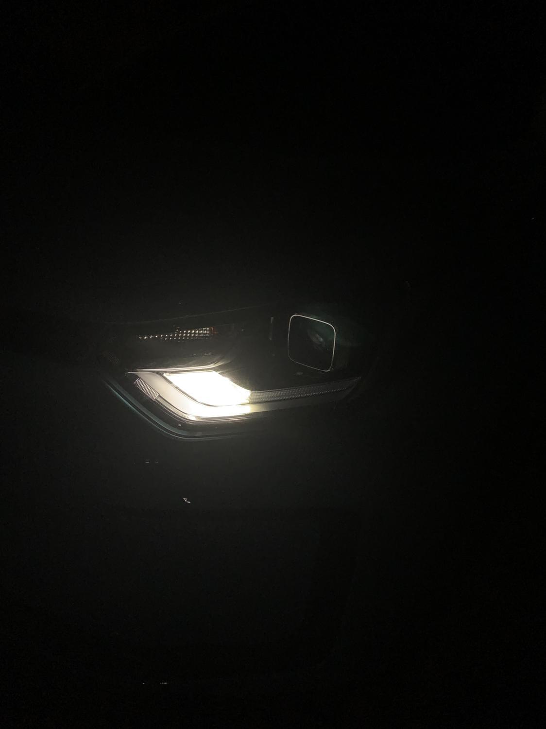 思皓e10x买的大灯，送了两个LED小灯泡，顺便把示宽灯也换了。很少跑夜路，之前一直没换，现在白天越来越短了，想想还是换上吧，换上之后才和思皓的气质更搭?市区用，亮度还可以?