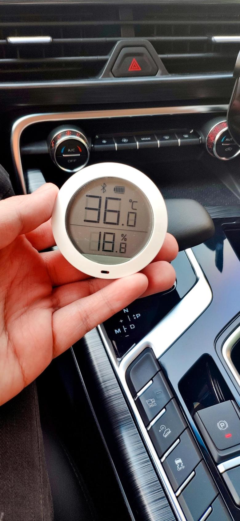 星越天气越来越暖和啦，买了一个小米温湿度计，用车时看看车内温度，挺方便！