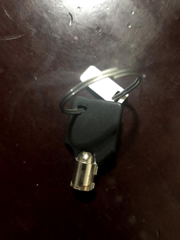 雷克萨斯nxNX3002018款配的这个钥匙是干嘛用的，有人知道吗？