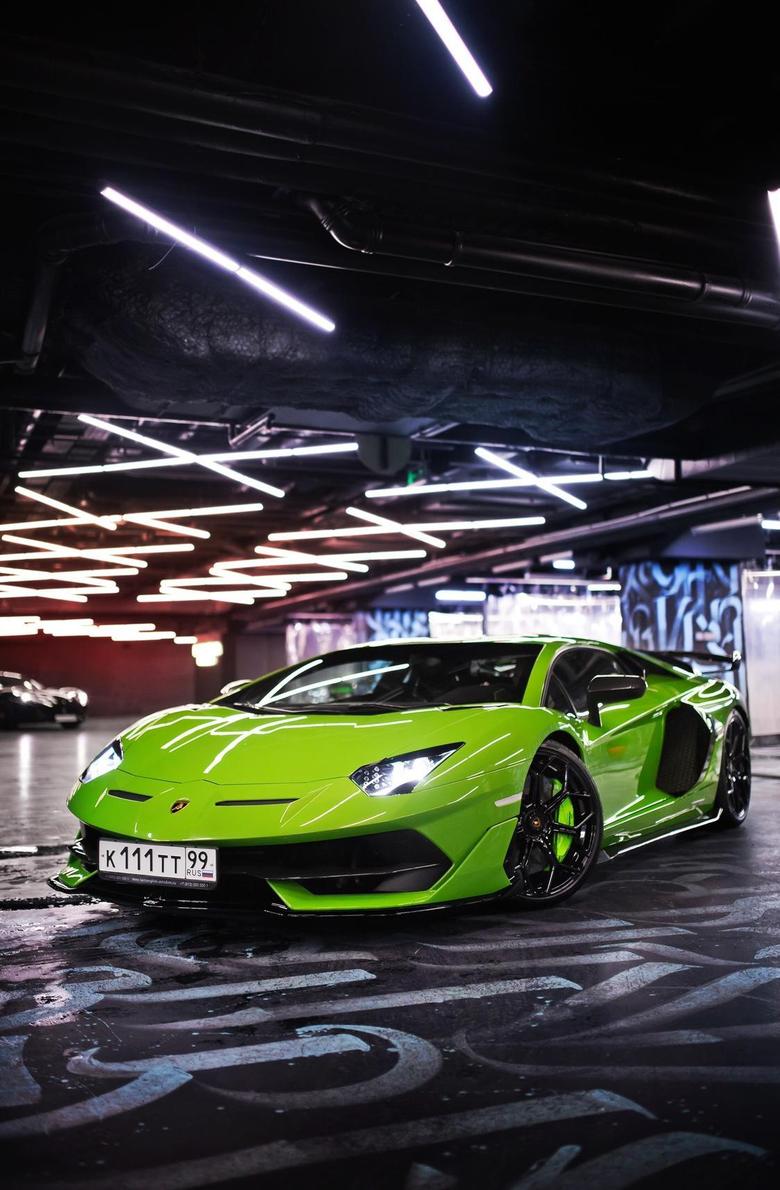 LamborghiniAventadorSVJ&#92;u0026Ferrari812Superfast（分辨率：2560）（byIvanOrIov）​​​