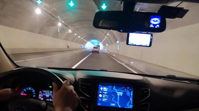 小蚂蚁让你眼前一亮的隧道风景，韶新高速松山隧道，会不会成为网红隧道呢