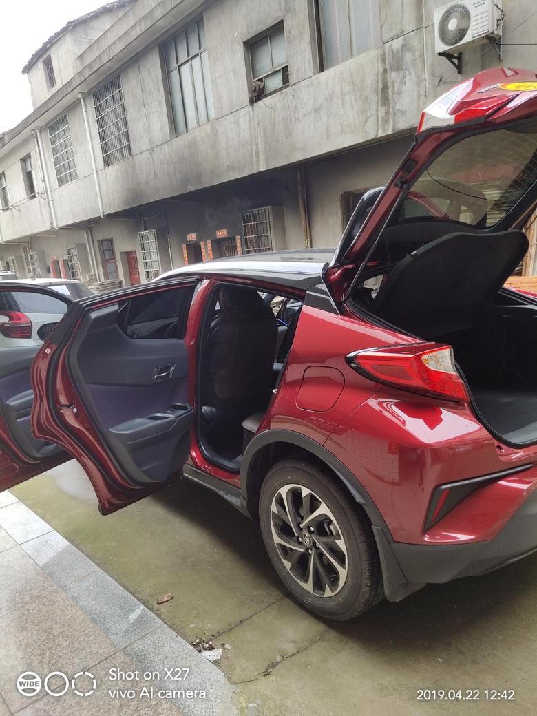奕泽IZOA2018款购车8个月口碑评价:空间：后排空间确实太小，不过基本跟我木有关系！驾驶体验：开起来坐着还是比较稳颜值：看上来确实帅气，侧身看上去棒棒的！