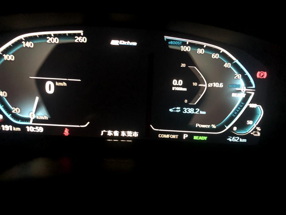 宝马5系phev充满电只显示能开62公里，关了空调能显示78公里。实际开着空调跑，路上有堵车，总开车时间2小时左右，纯电开了65公里，这是我今天的情况，分享给大家