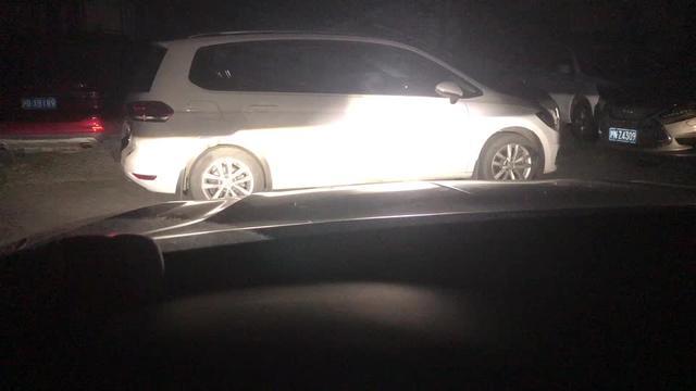 荣威rx5 max车辆在近光灯开起的时候远光灯没有开起的时候亮一个什么问题